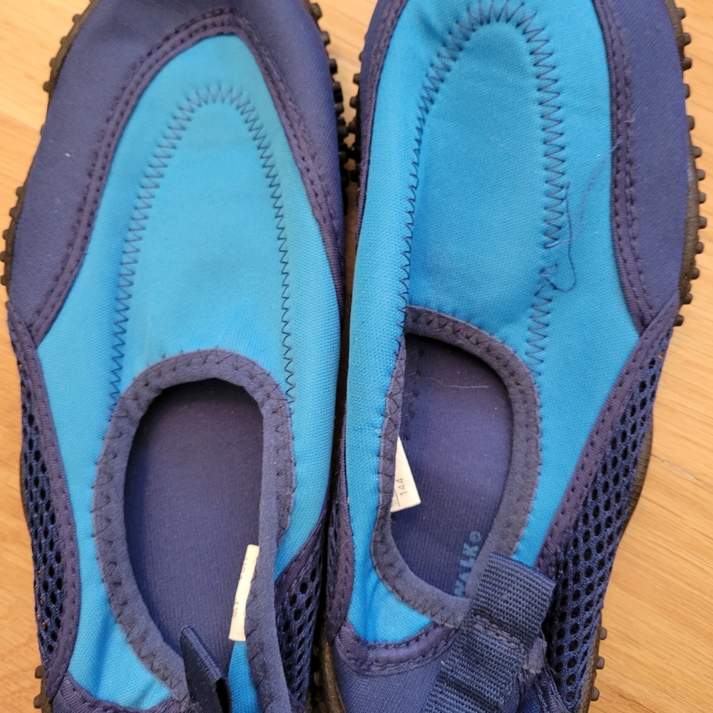 Airwalk watershoes sz 4.5